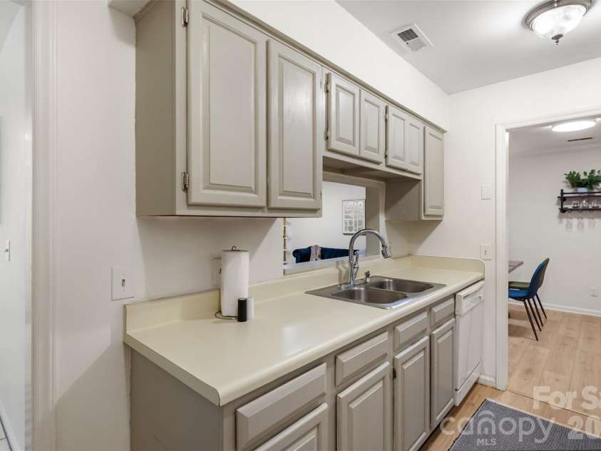 3520 Colony Crossing Drive, Charlotte, NC 28226.  MLS# CAR4416668, YatesRealty ID 45636. 