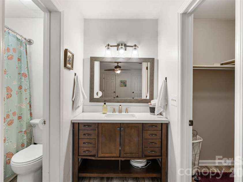 3520 Colony Crossing Drive, Charlotte, NC 28226.  MLS# CAR4416668, YatesRealty ID 45636. 