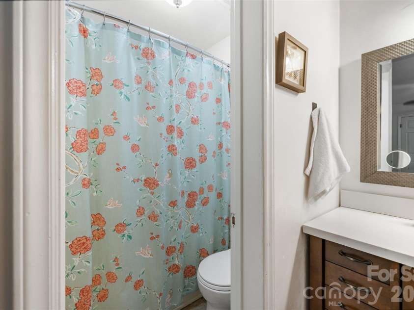 3520 Colony Crossing Drive, Charlotte, NC 28226.  MLS# CAR4416668, YatesRealty ID 45636. 