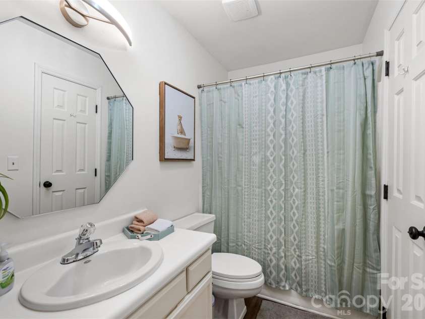 3520 Colony Crossing Drive, Charlotte, NC 28226.  MLS# CAR4416668, YatesRealty ID 45636. 