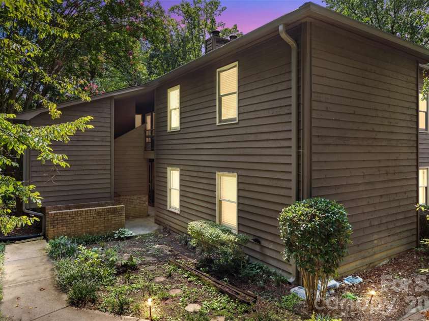 3520 Colony Crossing Drive, Charlotte, NC 28226.  MLS# CAR4416668, YatesRealty ID 45636. 