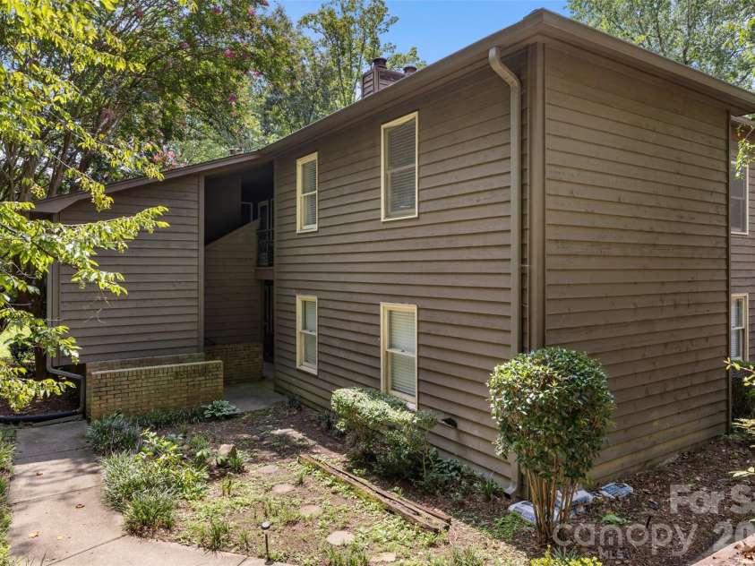 3520 Colony Crossing Drive, Charlotte, NC 28226.  MLS# CAR4416668, YatesRealty ID 45636. 