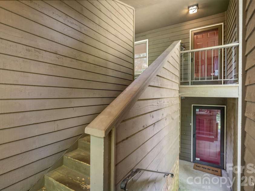 3520 Colony Crossing Drive, Charlotte, NC 28226.  MLS# CAR4416668, YatesRealty ID 45636. 