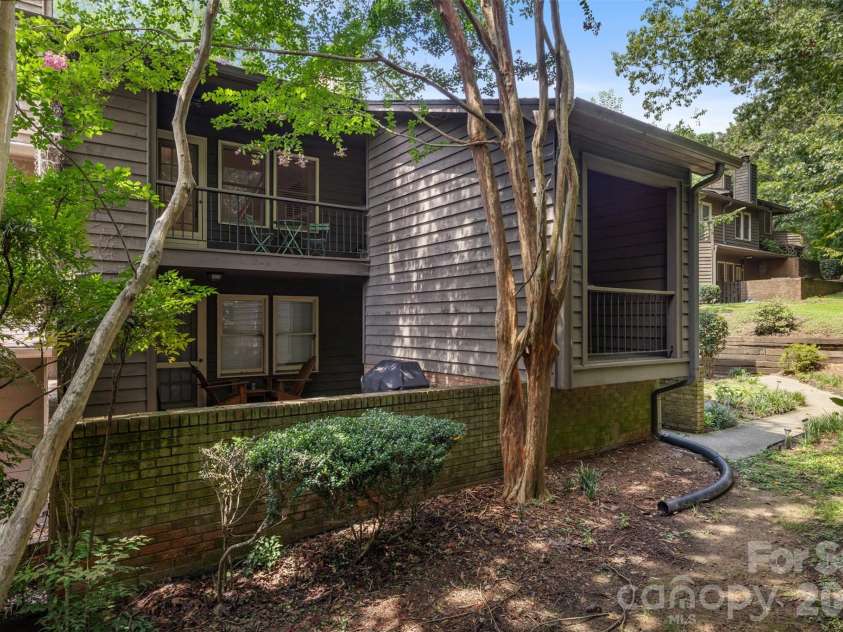 3520 Colony Crossing Drive, Charlotte, NC 28226.  MLS# CAR4416668, YatesRealty ID 45636. 
