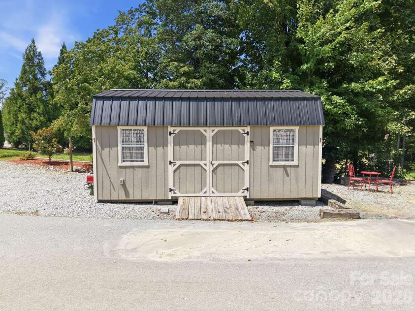 60 Shacoba Lane, Hendersonville, NC 28792.  MLS# CAR4416430, YatesRealty ID 45637. 