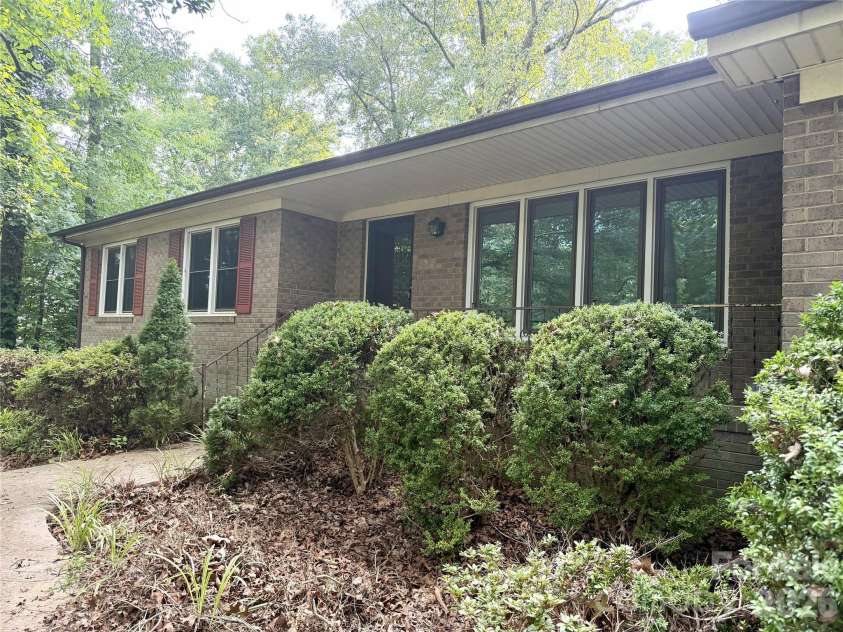 2207 Billy Street, Kannapolis, NC 28083.  MLS# CAR4407887, YatesRealty ID 45638. Covered Front Porch.