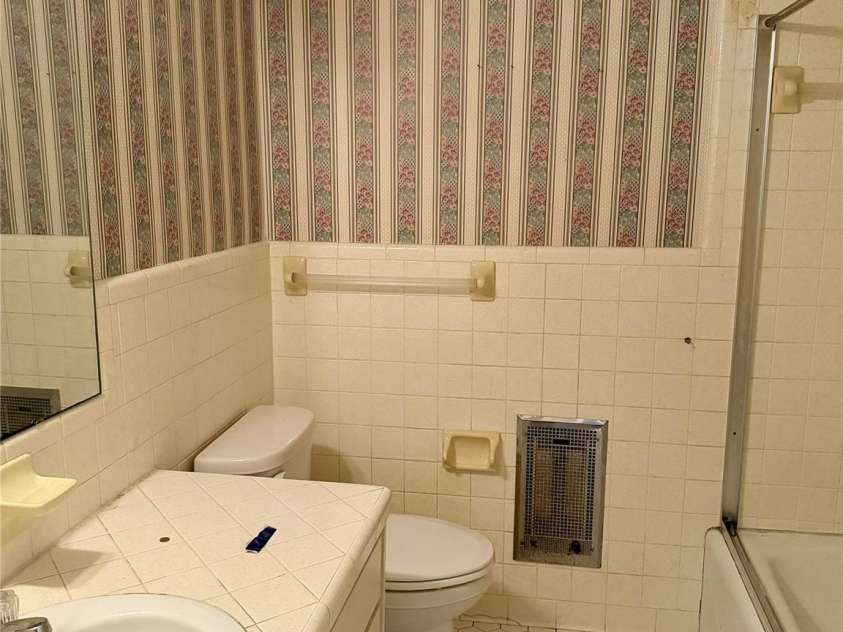 2207 Billy Street, Kannapolis, NC 28083.  MLS# CAR4407887, YatesRealty ID 45638. Secondary Bathroom.
