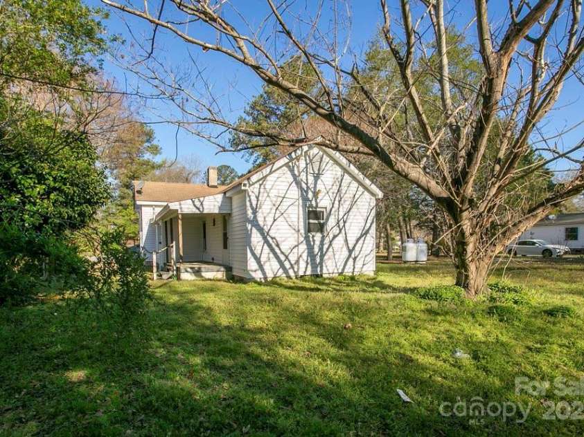 306 4th Street, Pinetops, NC 27864.  MLS# CAR4231549, YatesRealty ID 4564. 