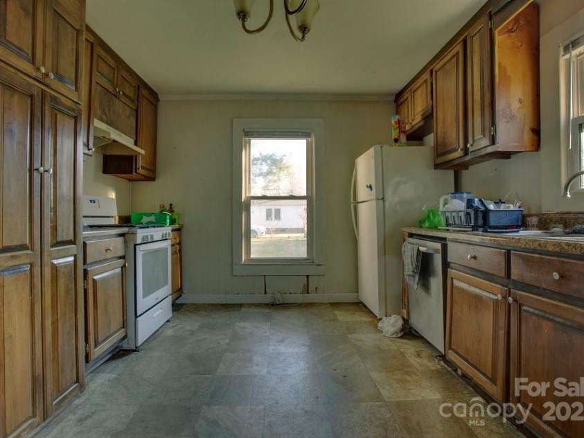 306 4th Street, Pinetops, NC 27864.  MLS# CAR4231549, YatesRealty ID 4564. 