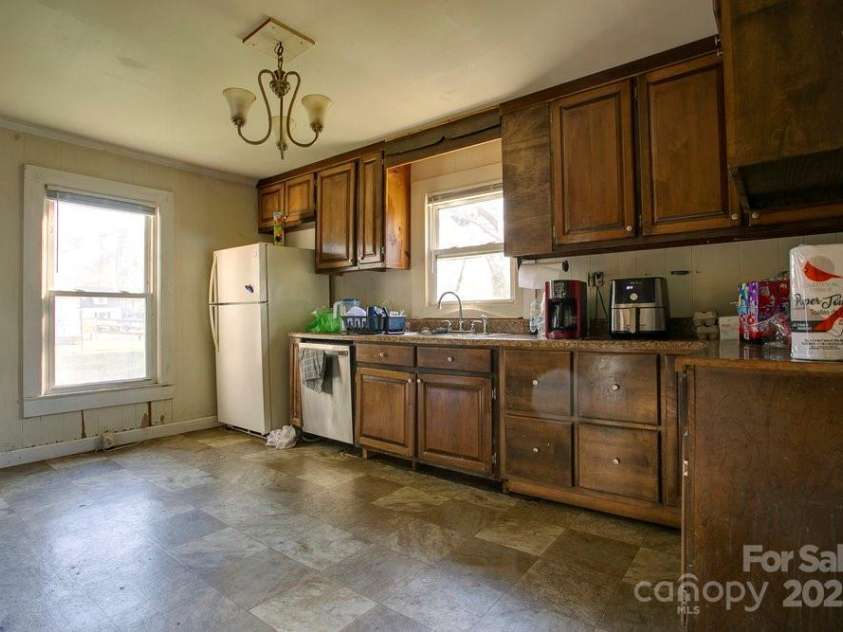 306 4th Street, Pinetops, NC 27864.  MLS# CAR4231549, YatesRealty ID 4564. 