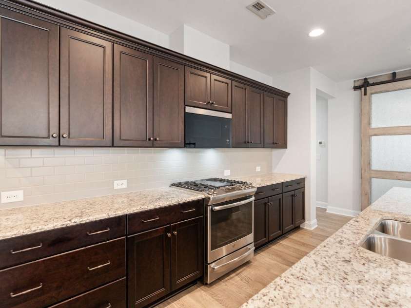 4995 Looking Glass Trail, Denver, NC 28037.  MLS# CAR4333286, YatesRealty ID 4564. Cabinets in kitchen