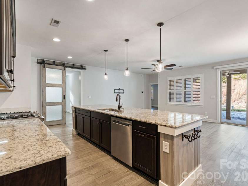 4995 Looking Glass Trail, Denver, NC 28037.  MLS# CAR4333286, YatesRealty ID 4564. Kitchen