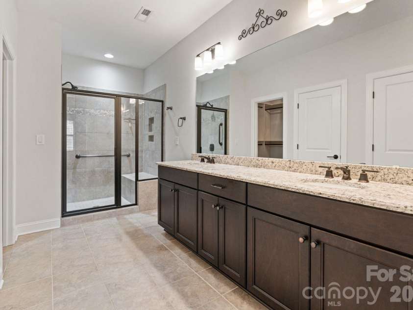 4995 Looking Glass Trail, Denver, NC 28037.  MLS# CAR4333286, YatesRealty ID 4564. Primary bath