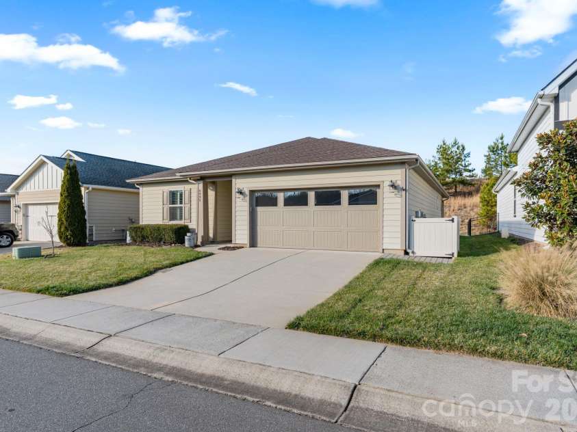 4995 Looking Glass Trail, Denver, NC 28037.  MLS# CAR4333286, YatesRealty ID 4564. Side view