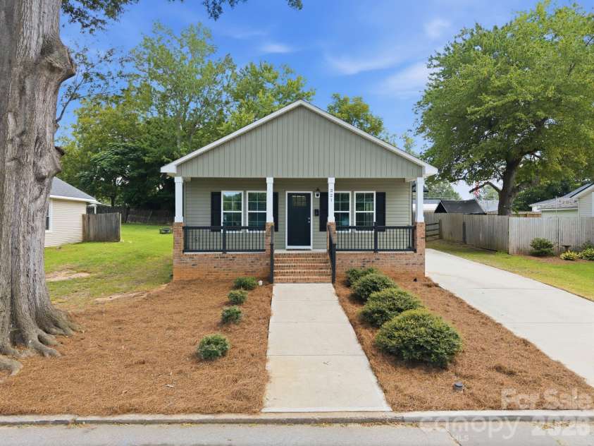 221 York Avenue, Kannapolis, NC 28083.  MLS# CAR4412736, YatesRealty ID 45642. 