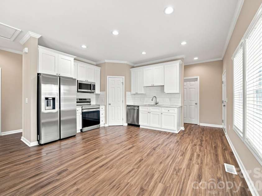 221 York Avenue, Kannapolis, NC 28083.  MLS# CAR4412736, YatesRealty ID 45642. 