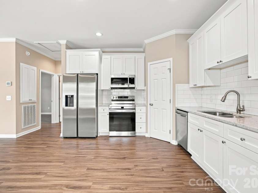 221 York Avenue, Kannapolis, NC 28083.  MLS# CAR4412736, YatesRealty ID 45642. 
