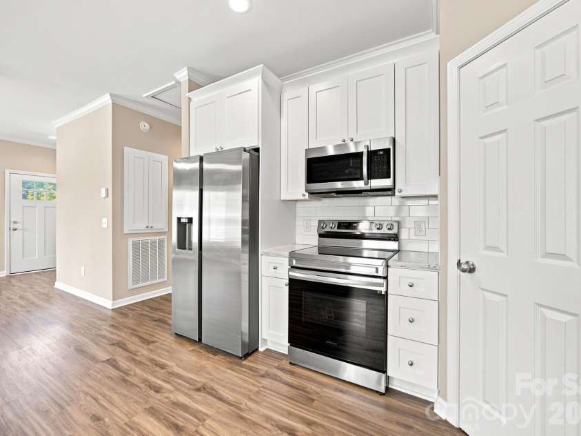 221 York Avenue, Kannapolis, NC 28083.  MLS# CAR4412736, YatesRealty ID 45642. 
