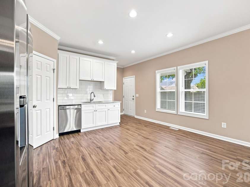 221 York Avenue, Kannapolis, NC 28083.  MLS# CAR4412736, YatesRealty ID 45642. 