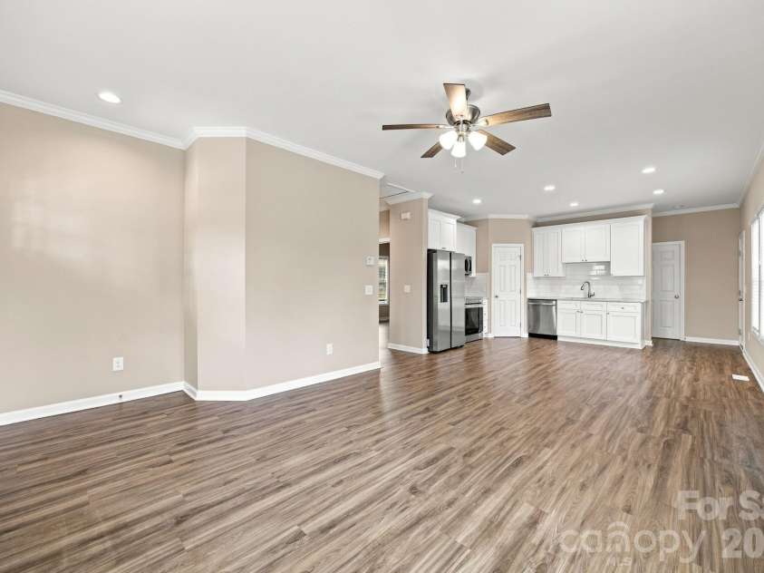 221 York Avenue, Kannapolis, NC 28083.  MLS# CAR4412736, YatesRealty ID 45642. 