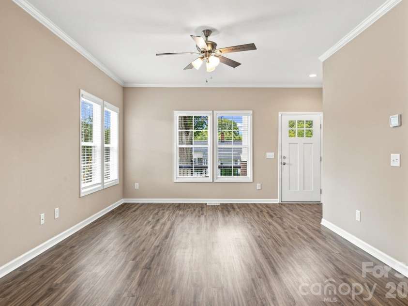 221 York Avenue, Kannapolis, NC 28083.  MLS# CAR4412736, YatesRealty ID 45642. 