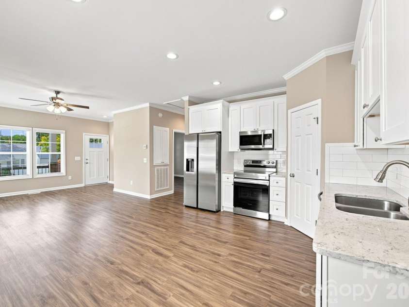221 York Avenue, Kannapolis, NC 28083.  MLS# CAR4412736, YatesRealty ID 45642. 