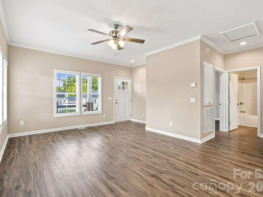 221 York Avenue, Kannapolis, NC 28083.  MLS# CAR4412736, YatesRealty ID 45642. 