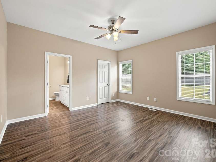 221 York Avenue, Kannapolis, NC 28083.  MLS# CAR4412736, YatesRealty ID 45642. 