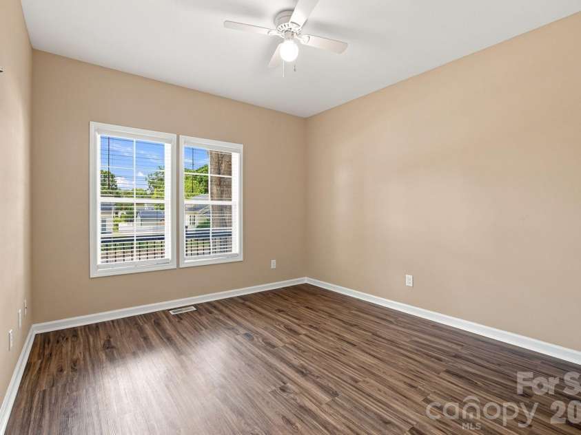 221 York Avenue, Kannapolis, NC 28083.  MLS# CAR4412736, YatesRealty ID 45642. 