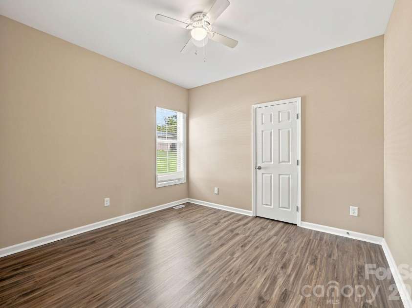 221 York Avenue, Kannapolis, NC 28083.  MLS# CAR4412736, YatesRealty ID 45642. 