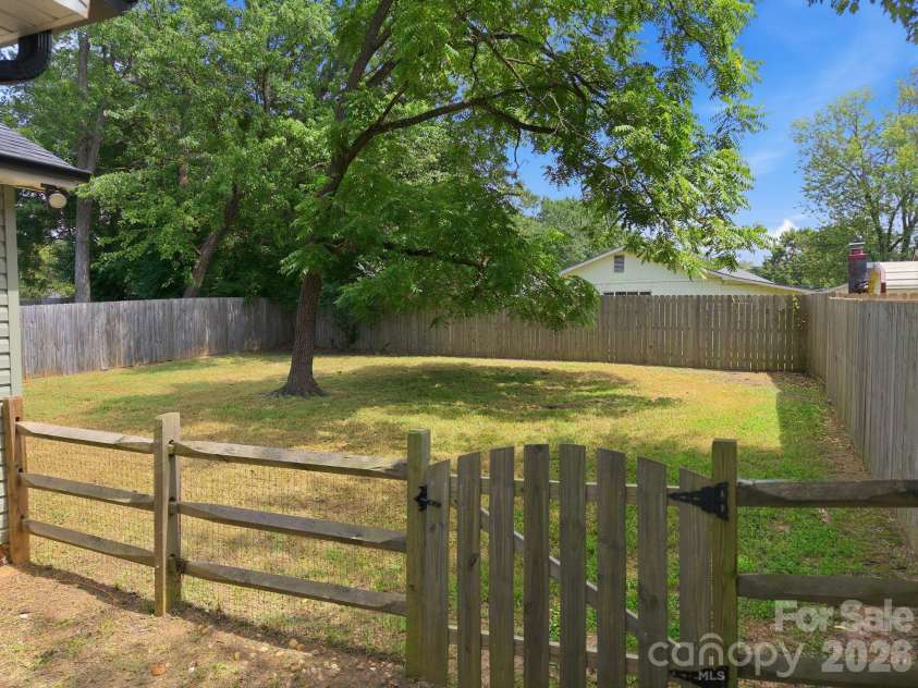 221 York Avenue, Kannapolis, NC 28083.  MLS# CAR4412736, YatesRealty ID 45642. 