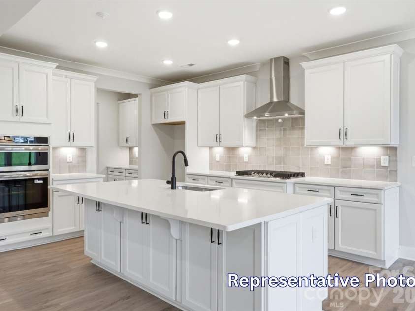 5213 Devonshire Road, Denver, NC 28037.  MLS# CAR4416675, YatesRealty ID 45644. Kitchen