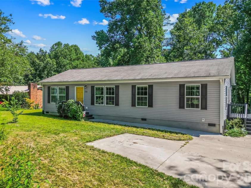 318 Souther Road, Fletcher, NC 28732.  MLS# CAR4414028, YatesRealty ID 45646. 