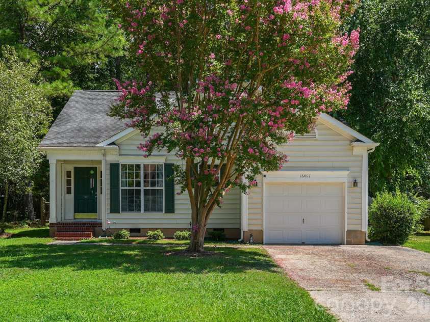 16007 Kirsten Nicole Road, Charlotte, NC 28278.  MLS# CAR4403761, YatesRealty ID 4565. 