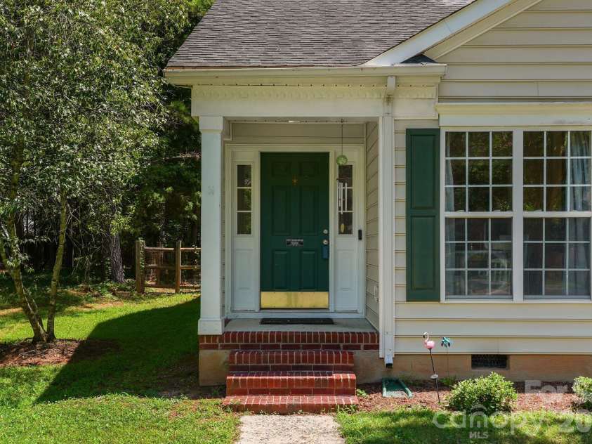 16007 Kirsten Nicole Road, Charlotte, NC 28278.  MLS# CAR4403761, YatesRealty ID 4565. 