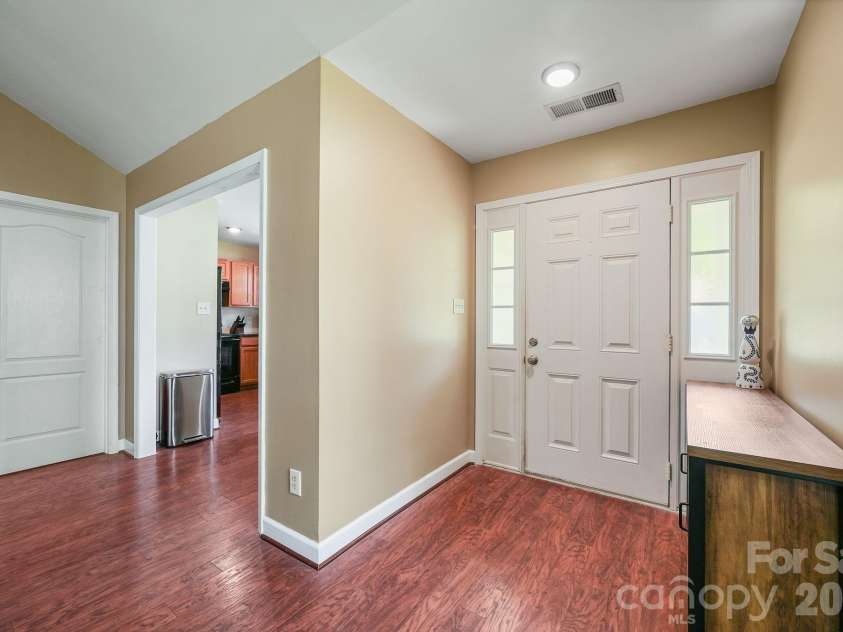 16007 Kirsten Nicole Road, Charlotte, NC 28278.  MLS# CAR4403761, YatesRealty ID 4565. 