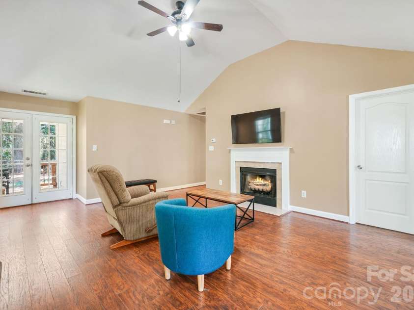 16007 Kirsten Nicole Road, Charlotte, NC 28278.  MLS# CAR4403761, YatesRealty ID 4565. 