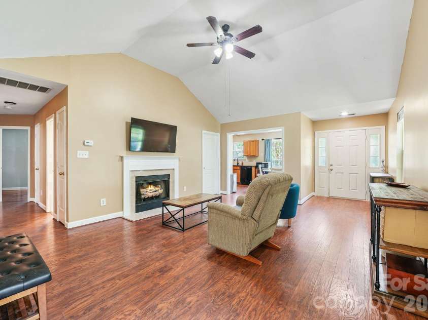 16007 Kirsten Nicole Road, Charlotte, NC 28278.  MLS# CAR4403761, YatesRealty ID 4565. 