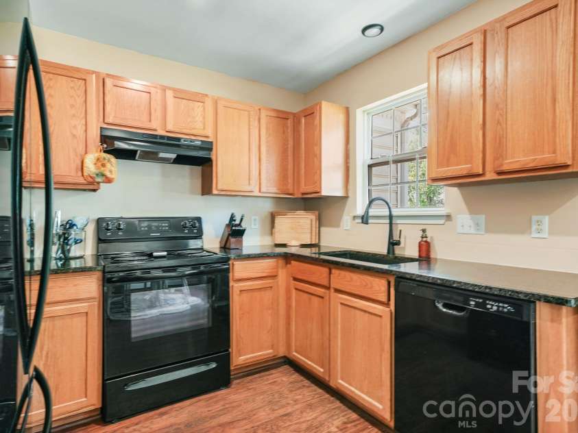 16007 Kirsten Nicole Road, Charlotte, NC 28278.  MLS# CAR4403761, YatesRealty ID 4565. 