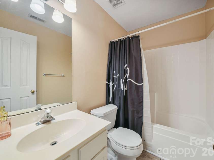 16007 Kirsten Nicole Road, Charlotte, NC 28278.  MLS# CAR4403761, YatesRealty ID 4565. 
