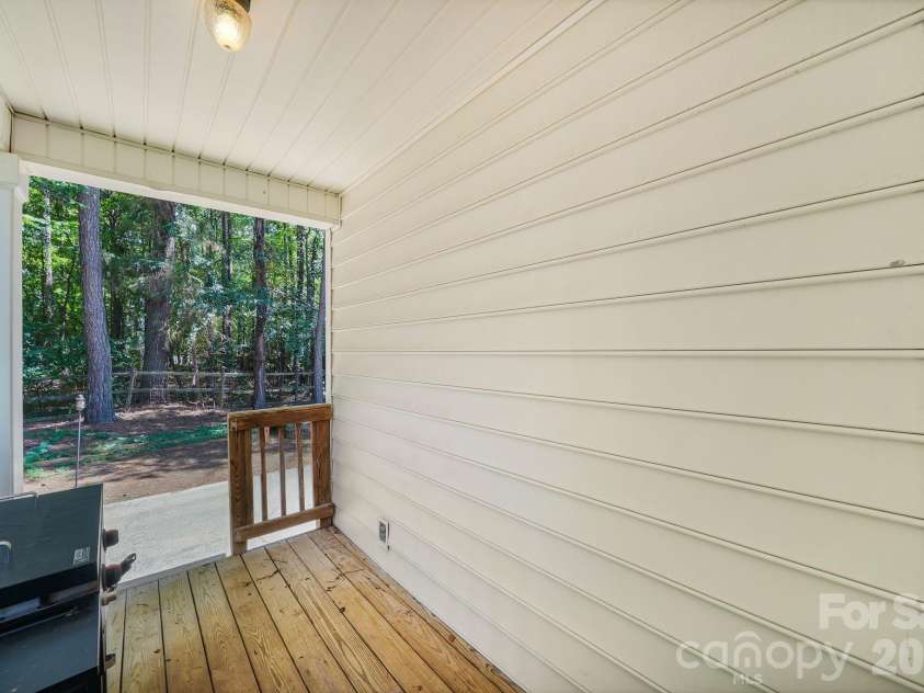 16007 Kirsten Nicole Road, Charlotte, NC 28278.  MLS# CAR4403761, YatesRealty ID 4565. 