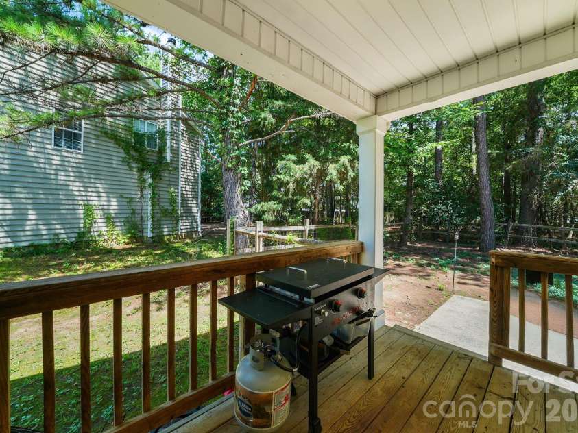 16007 Kirsten Nicole Road, Charlotte, NC 28278.  MLS# CAR4403761, YatesRealty ID 4565. 