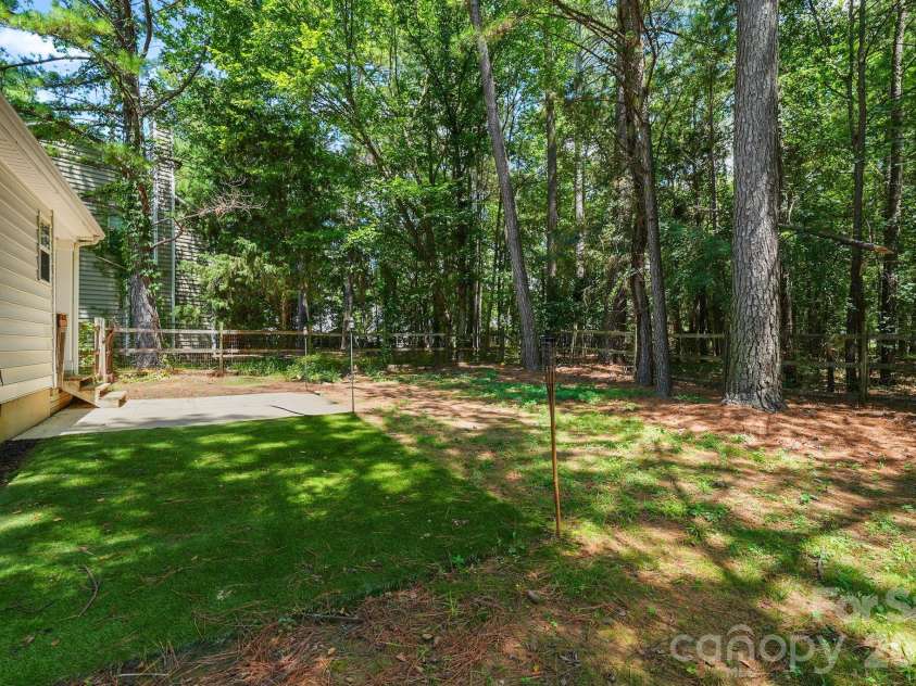 16007 Kirsten Nicole Road, Charlotte, NC 28278.  MLS# CAR4403761, YatesRealty ID 4565. 