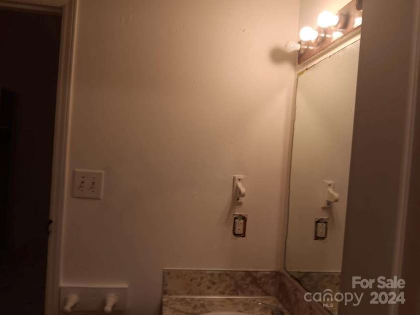 3000 Drake Circle, Shelby, NC 28152.  MLS# CAR4168434, YatesRealty ID 4565. 