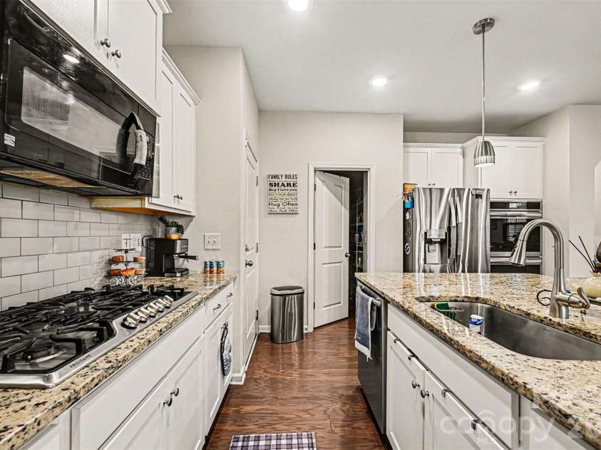 817 Deep River Way, Waxhaw, NC 28173.  MLS# CAR4342206, YatesRealty ID 4565. Kitchen