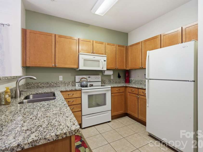 528 Appeldoorn Circle, Asheville, NC 28803.  MLS# CAR4370938, YatesRealty ID 45652. 