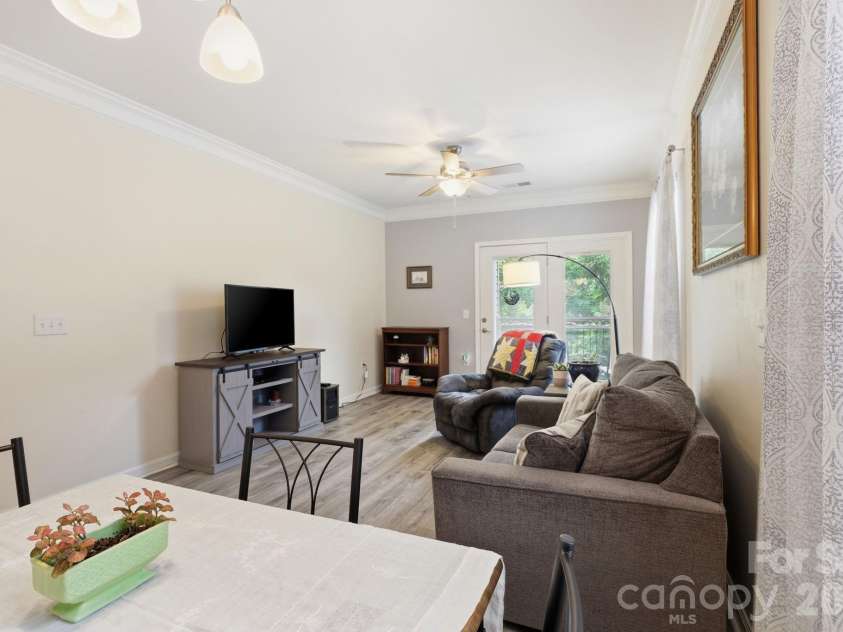 528 Appeldoorn Circle, Asheville, NC 28803.  MLS# CAR4370938, YatesRealty ID 45652. 