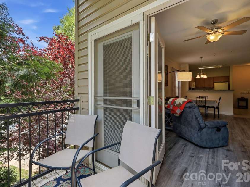 528 Appeldoorn Circle, Asheville, NC 28803.  MLS# CAR4370938, YatesRealty ID 45652. 