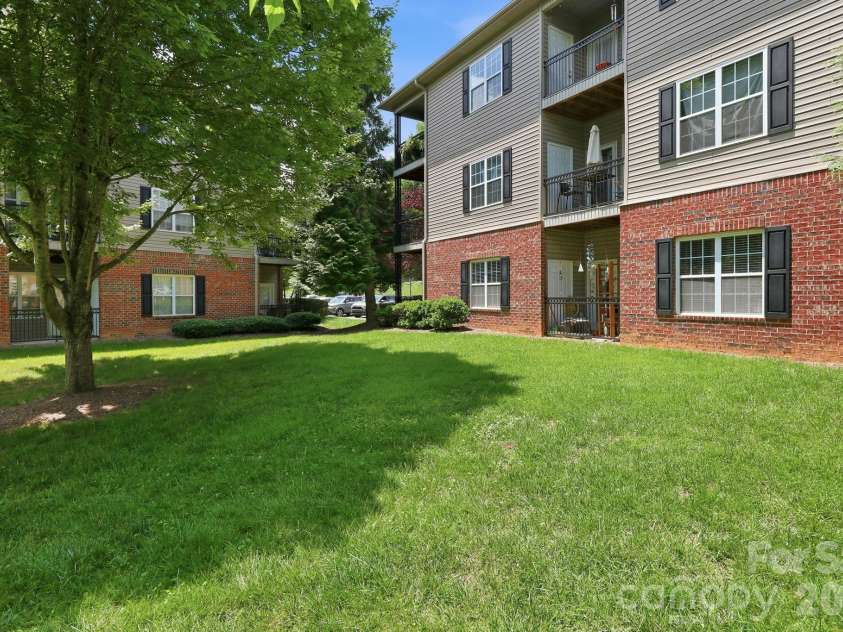 528 Appeldoorn Circle, Asheville, NC 28803.  MLS# CAR4370938, YatesRealty ID 45652. 