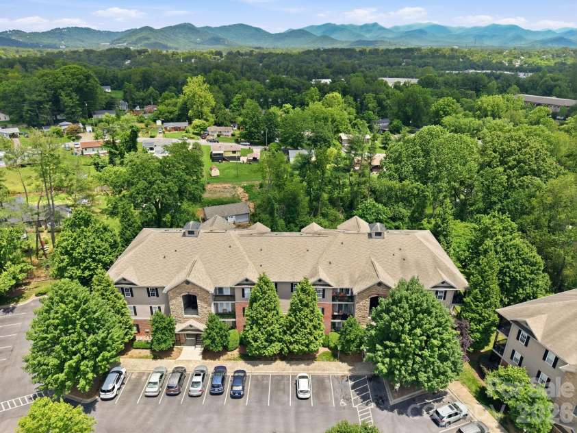 528 Appeldoorn Circle, Asheville, NC 28803.  MLS# CAR4370938, YatesRealty ID 45652. 